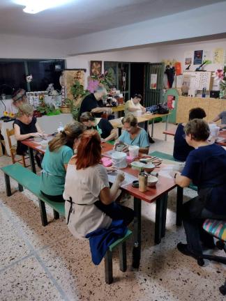 Μαθήματα κεραμικής στο εργαστήρι Πολύτροπον στη Λέσβο